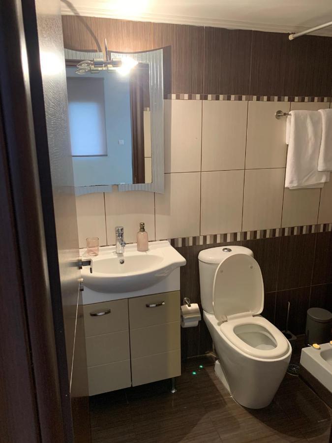 Hommie Apartment Amaliada Exterior photo