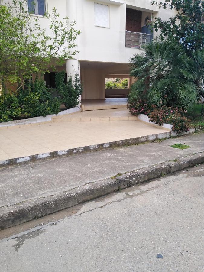 Hommie Apartment Amaliada Exterior photo
